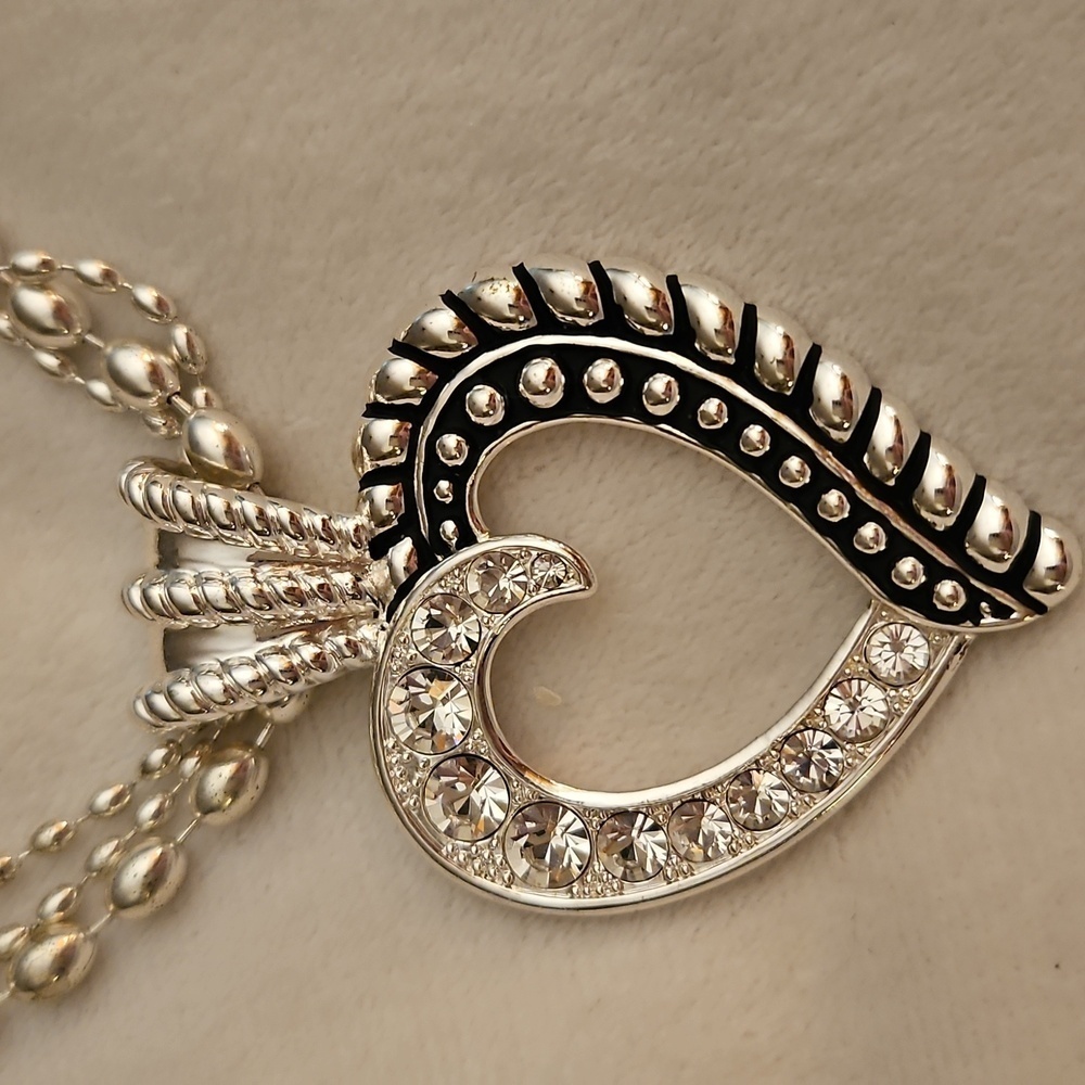 MONTANA SILVERSMITHS Silver Two-tone Rhinestone Heart Pendant Choker Necklace - Picture 3 of 8